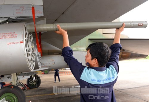 Rao ruc canh Su-22, Su-30 Viet Nam ban, nem bom du doi-Hinh-4