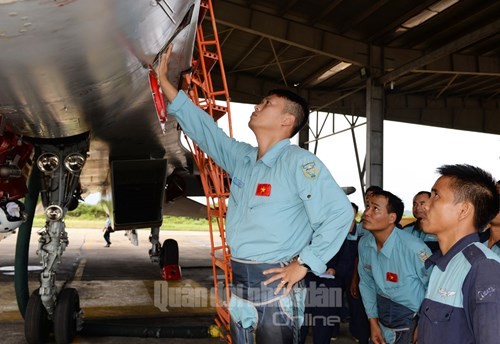 Rao ruc canh Su-22, Su-30 Viet Nam ban, nem bom du doi-Hinh-7