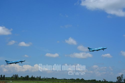 Rao ruc canh Su-22, Su-30 Viet Nam ban, nem bom du doi-Hinh-8