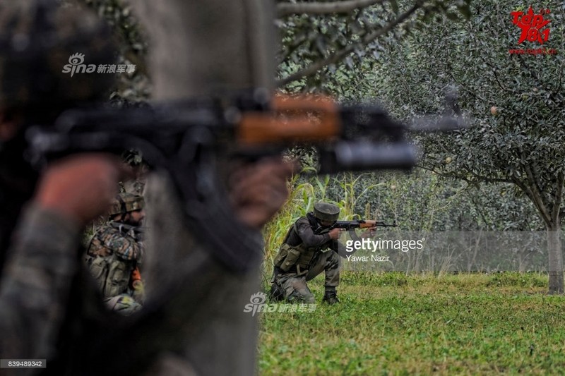 Ngam trang bi khung cua dac nhiem An Do tai Kashmir-Hinh-9