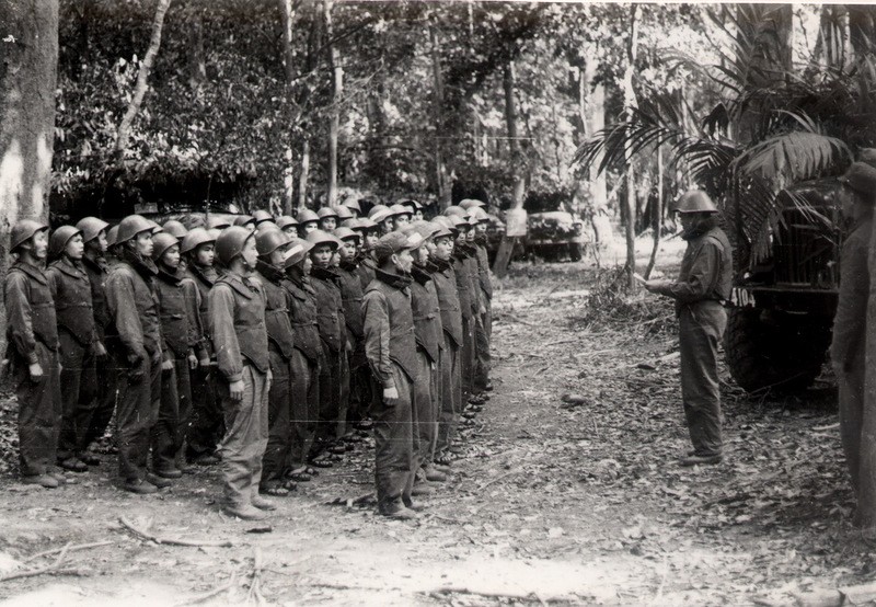 Bat ngo trang bi &quot;khung&quot; cua bo doi lai xe Truong Son-Hinh-13