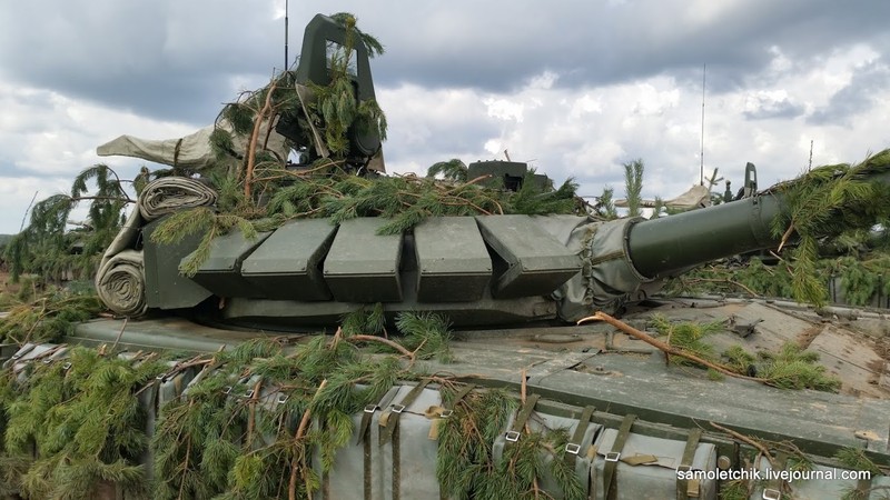 T-72B3 mod 2016 lan dau thuc chien ngay sat bien gioi NATO-Hinh-6