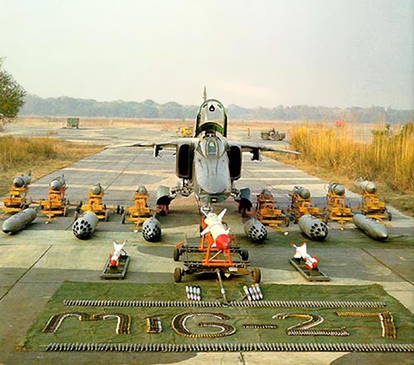 Cuong kich MiG-27: Dua con bi ruong bo cua Mikoyan-Hinh-12
