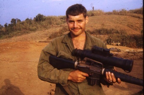 Lap them “mat than” M16 van vo dung chien truong Viet Nam-Hinh-10