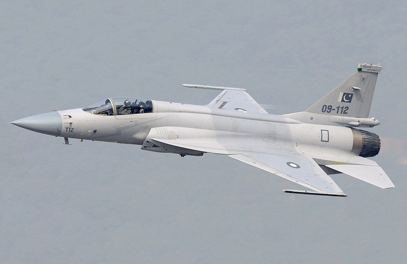 Tien kich JF-17: Chuan NATO nhung gia hang &quot;cho&quot; cua Trung Quoc