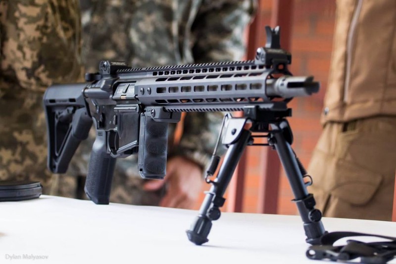Quan doi Ukraine &quot;thay mau&quot;, thay luon ca AK-74-Hinh-2