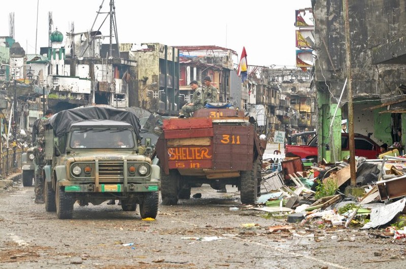 Nhung hinh anh dau tien ben trong Marawi, khi sach bong IS-Hinh-7