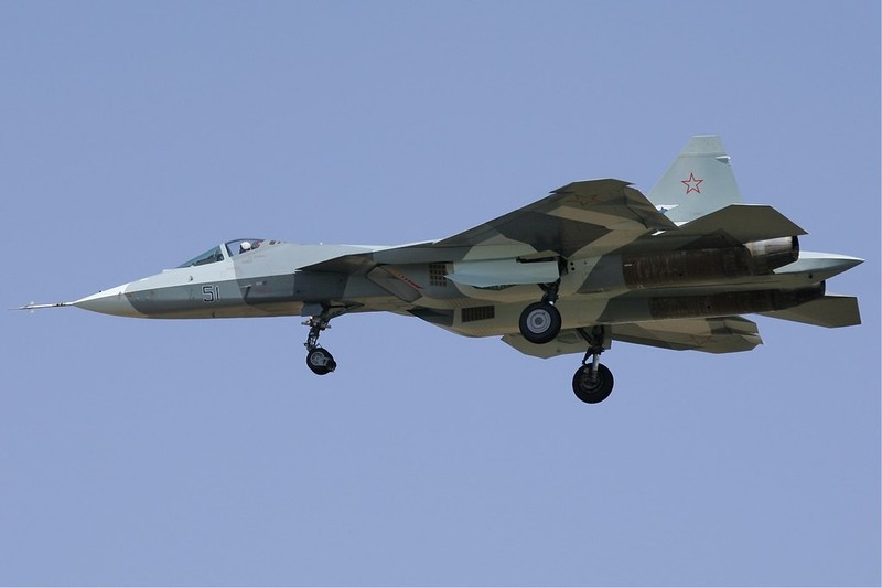 Chua kip bien che Su-57 Nga suyt roi, phai ha canh khan cap-Hinh-3