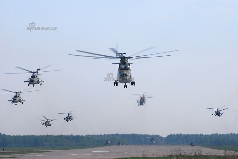 Diem mat dan truc thang Nga bay nhu &quot;ruoi” khien NATO phat hoang-Hinh-5