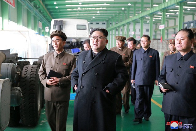 Kim Jong-un muon dua o to Trieu Tien sanh ngang the gioi-Hinh-3