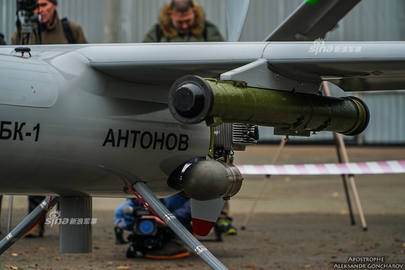 Theo sat got Nga: Ukraine cho ra mat UAV da nhiem-Hinh-6