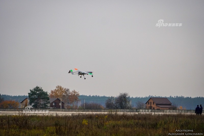 Theo sat got Nga: Ukraine cho ra mat UAV da nhiem-Hinh-9