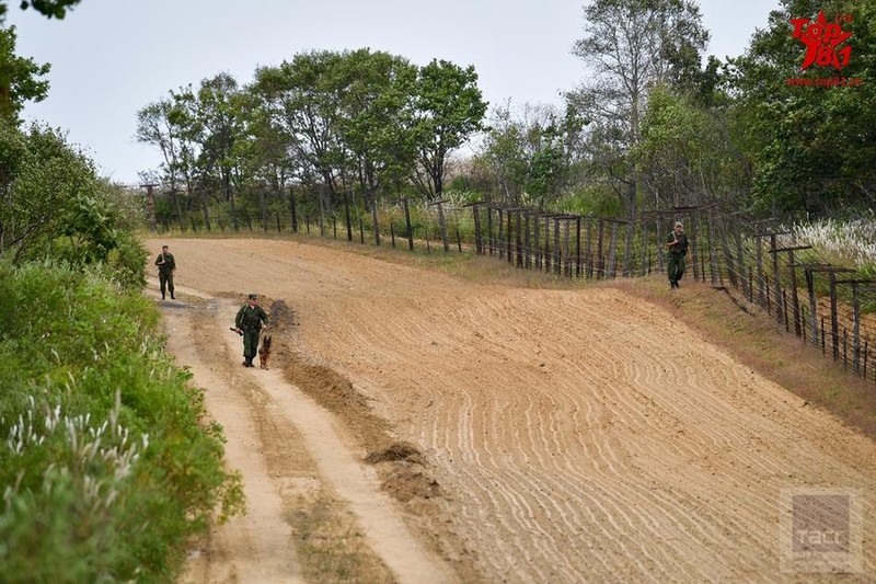 Kinh ngac tuyen bien gioi giua hai cuong quoc hat nhan chau A-Hinh-10