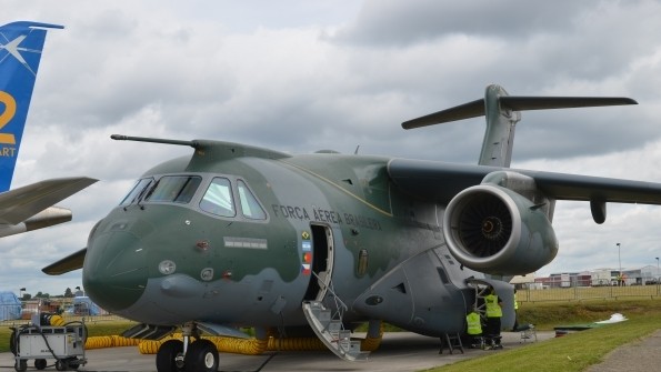 Van tai co KC-390 Brazil chua kip bay da “gay canh“-Hinh-7