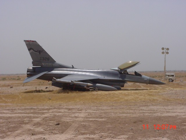 Kinh hoang so tiem kich F-16 roi rung trong 40 nam hoat dong-Hinh-7