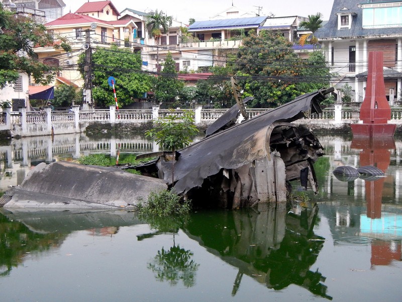 Can canh ben trong khoang lai B-52 khi tham chien o VN-Hinh-12