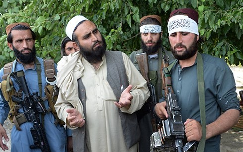 Taliban giet 30 binh sy, chiem can cu cua quan doi Afghanistan