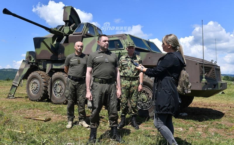 Kinh ngac suc manh phao phong khong tu hanh Serbia