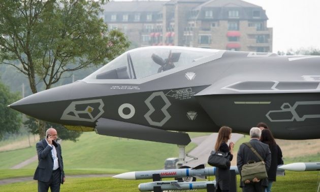 Kinh ngac suc manh may bay F-35 khi khong tang hinh