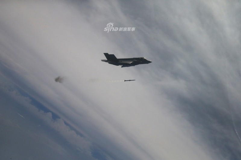 Nong: F-35A gay cang khi ha canh, phi cong bi thuong nang-Hinh-6
