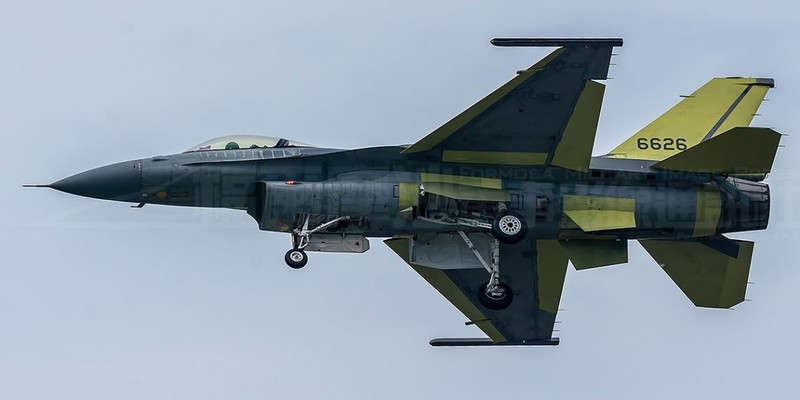Tung bien the nang cap F-16V, Dai Loan coi thuong Su-35 Trung Quoc-Hinh-3