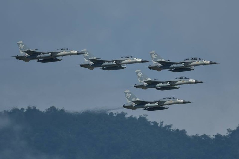 Tung bien the nang cap F-16V, Dai Loan coi thuong Su-35 Trung Quoc-Hinh-9