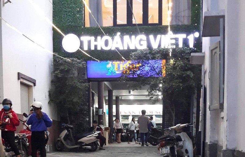 Nam nhan vien tu vong bat thuong trong thang may nha hang Thoang Viet