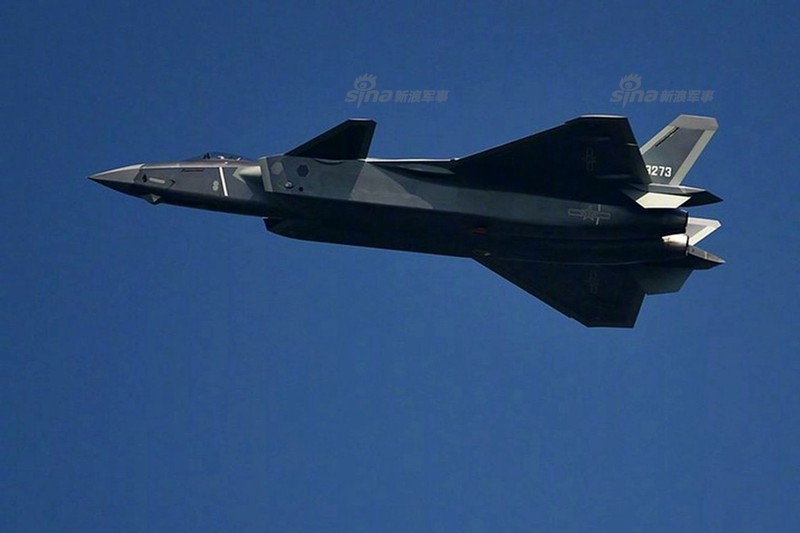 Tranh thu F-35 nam dat, Trung Quoc tang toc san xuat J-20?-Hinh-3