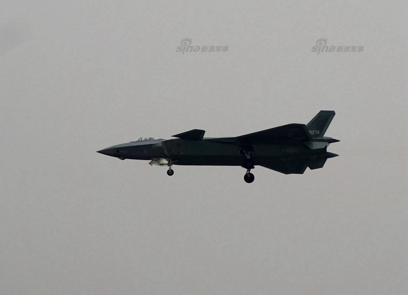 Tranh thu F-35 nam dat, Trung Quoc tang toc san xuat J-20?-Hinh-4