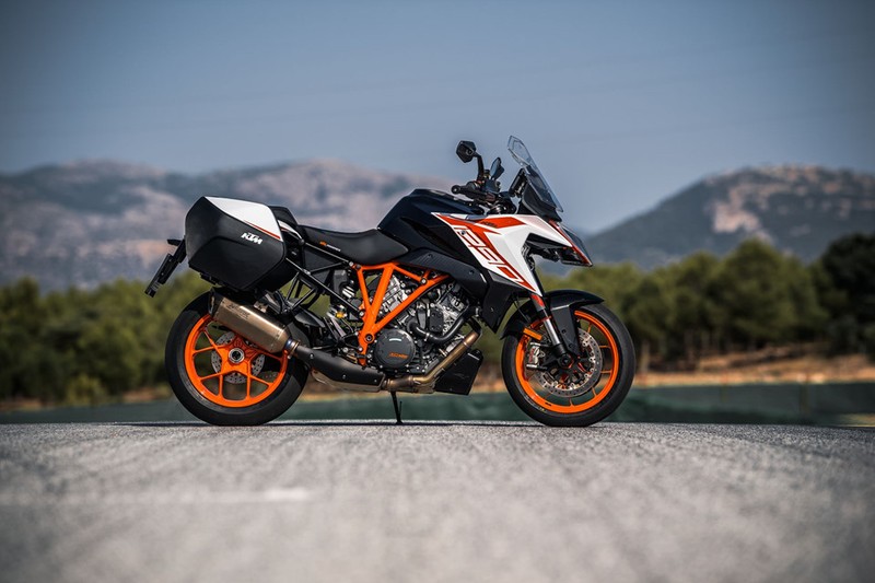 KTM Super Duke R, Duke GT duoc nang cap trong ban 2019-Hinh-3