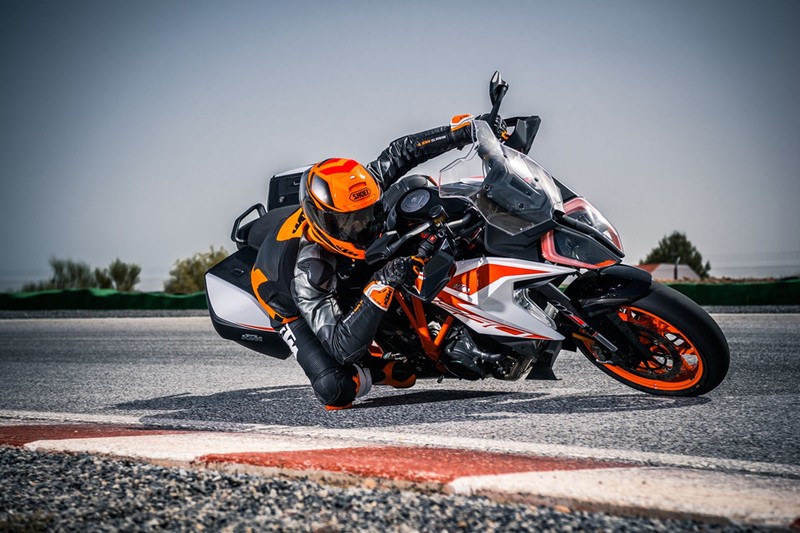 KTM Super Duke R, Duke GT duoc nang cap trong ban 2019-Hinh-4