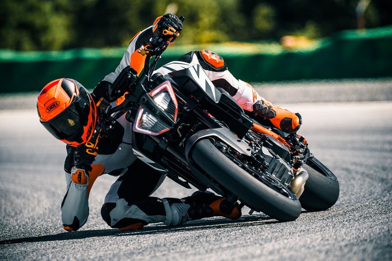 KTM Super Duke R, Duke GT duoc nang cap trong ban 2019