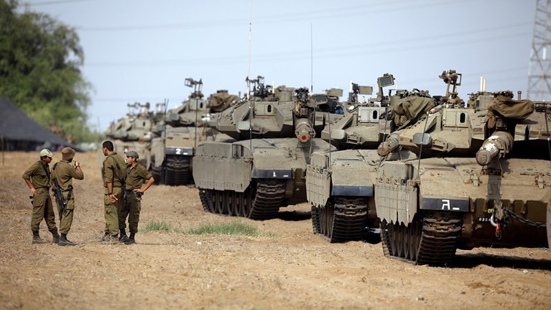 Israel dua 60 xe tang, xe boc thep toi bien gioi, dai Gaza sap “bung chay“