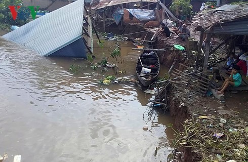 “Ha ba” nuot 2 can nha cua nguoi dan o An Giang