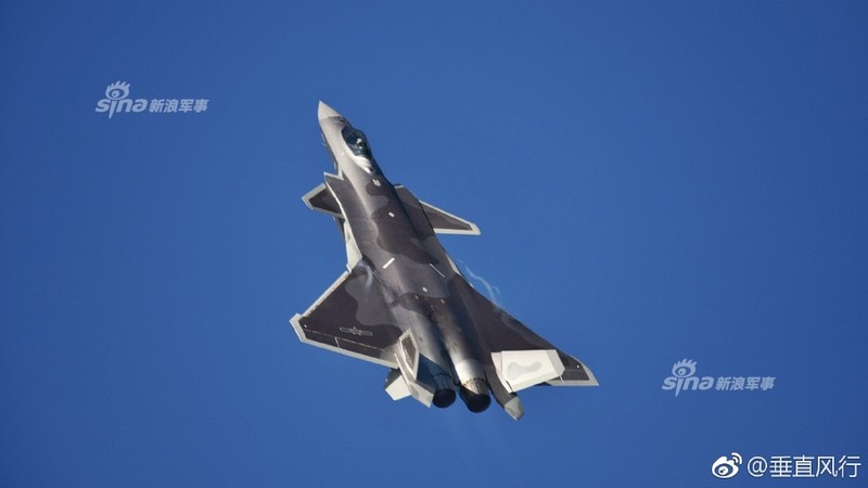 J-20 tung canh mo man Trien lam Hang khong Quoc te Chu Hai-Hinh-3