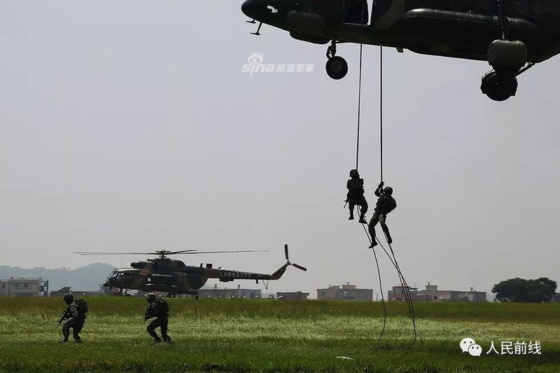Choang ngop dan Mi-17 Trung Quoc tap tran do bo duong khong-Hinh-9