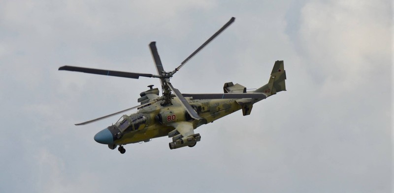 Chan dong: Truc thang Ka-52 loi khung, Ai Cap hot hoang mua Apache-Hinh-3