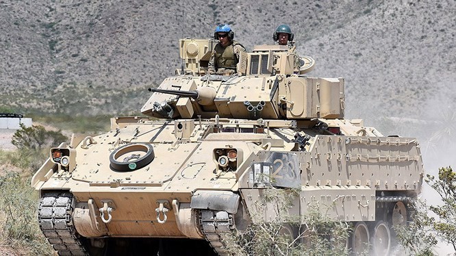BMP-3 va T-15 voi “Pumas”, “Bradley”: So sanh nhung xe thiet giap dinh cao quan su