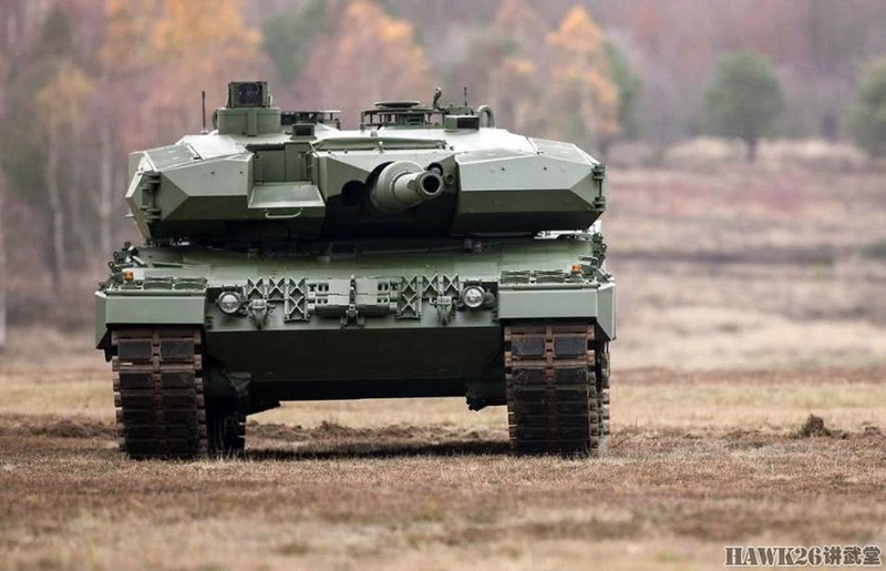 Ba Lan dua vao bien che xe tang Leopard 2PL dau tien-Hinh-2