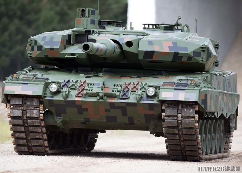 Ba Lan dua vao bien che xe tang Leopard 2PL dau tien-Hinh-3