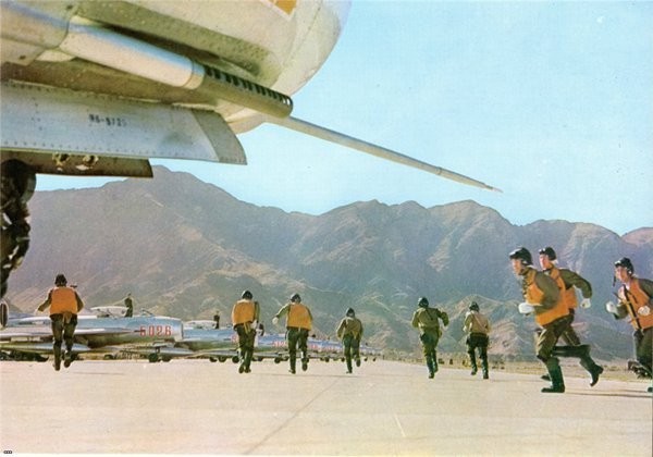 Chien tranh Bien gioi 1979: Vi sao 700 may bay Trung Quoc khong dam cat canh?-Hinh-14