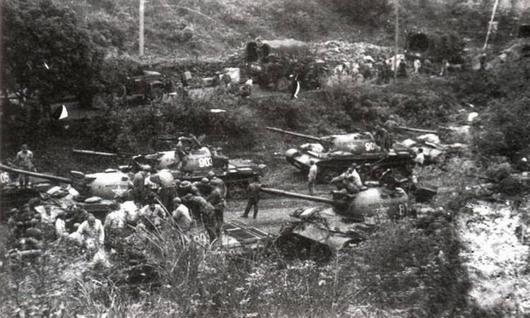 500 xe tang Trung Quoc dai bai ra sao trong Chien tranh Bien gioi 1979?-Hinh-13