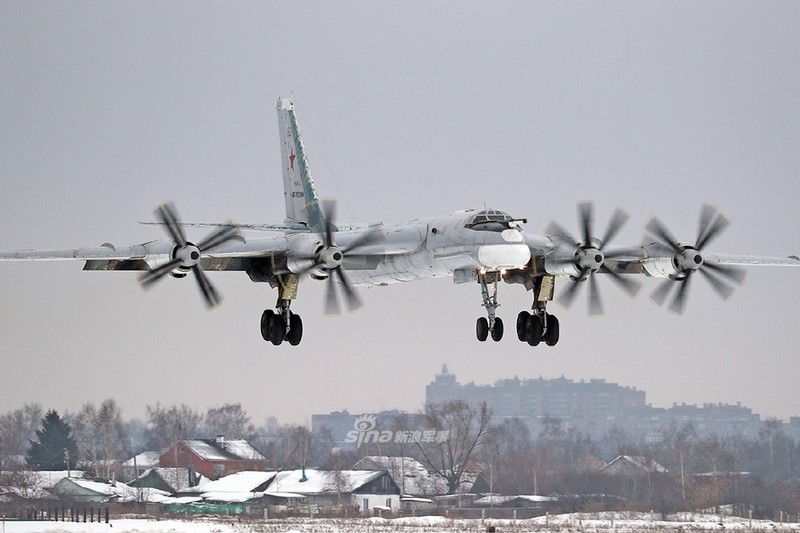 Ngam “ong gia” Tu-95 cua Nga cat canh trong nhiem vu moi-Hinh-2