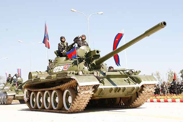 Xe tang chu luc Campuchia co hien dai nhu T-90 Viet Nam va T-72 Lao?