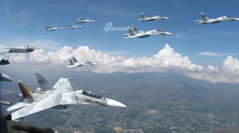 Venezuela khoe Su-30, chung minh suc manh khong quan nhat Nam My