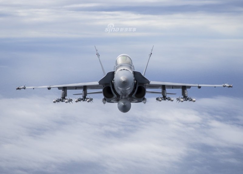 F/A-18C/D My khoe kha nang mang cung luc 12 ten lua cuc “khung“-Hinh-3