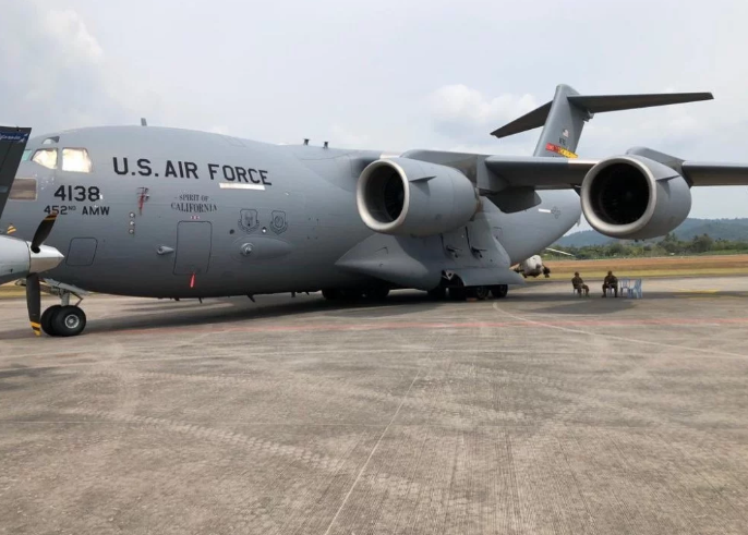 B-52 My bay qua bien Dong de toi Malaysia du LIMA 2019-Hinh-2