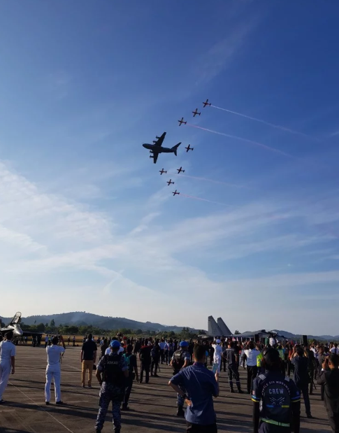 B-52 My bay qua bien Dong de toi Malaysia du LIMA 2019-Hinh-7