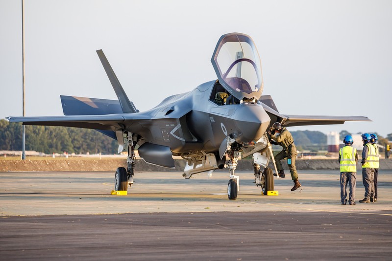 Dua F-35B den gan Syria, nuoc Anh dang 