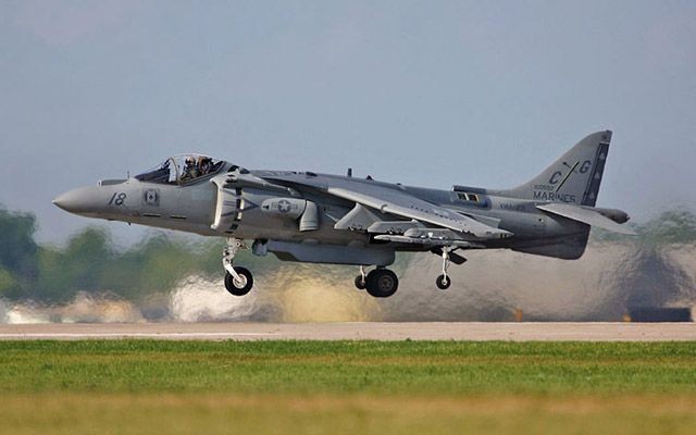 May bay AV-8B bi phan nan vi chinh thiet ke cat-ha canh thang dung-Hinh-8